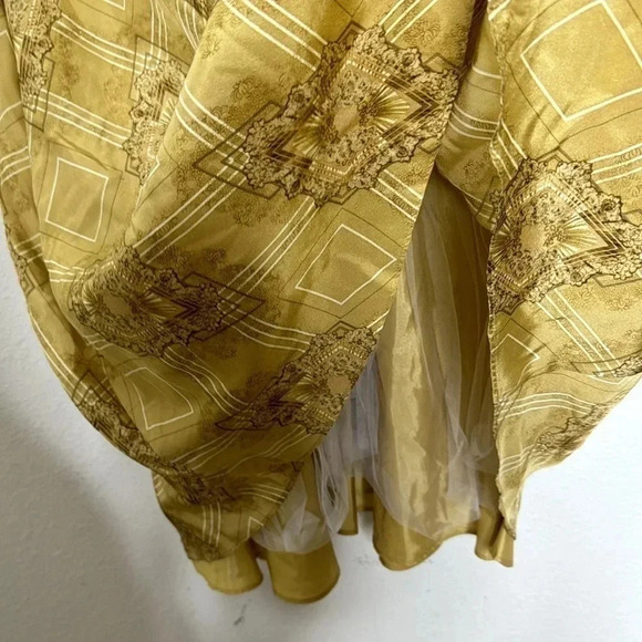 Max and Cleo silk gold nude feminine dress size 6 - Picture 3 of 7